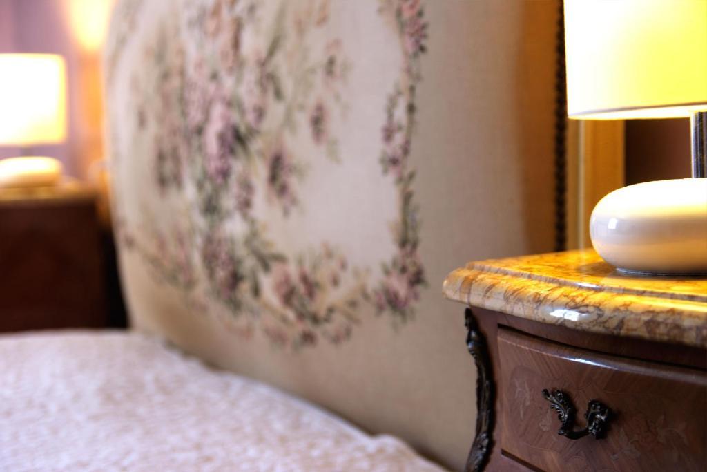 Hotel Du Cheval Blanc Saint-Remy-de-Provence Room photo